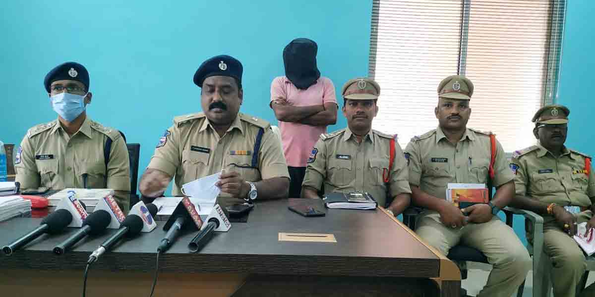 Mulugu | రోడ్ రోలర్‌ను దహనం చేసిన మావోయిస్టు మిలిటెంట్ అరెస్ట్