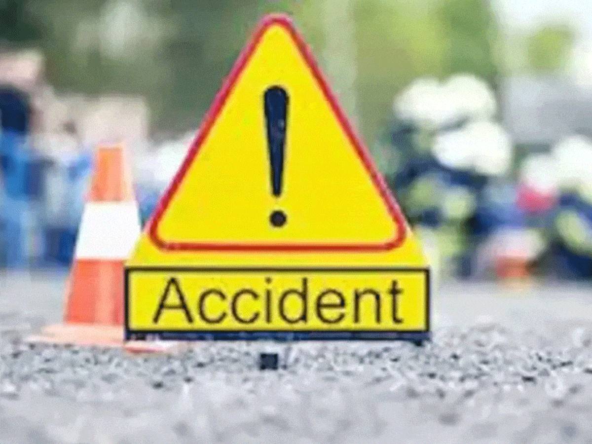 Road accident | ఆటోను ఢీ కొట్టిన కారు..14 మందికి గాయాలు..ఇద్దరి పరిస్థితి విషమం