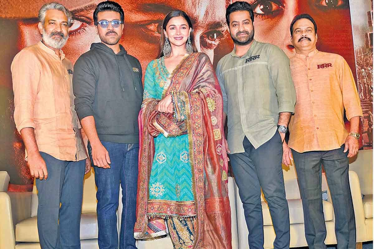 ఎన్టీఆర్‌, రామ్‌చరణ్‌ ఇద్దరూ…ఆటంబాంబులే!