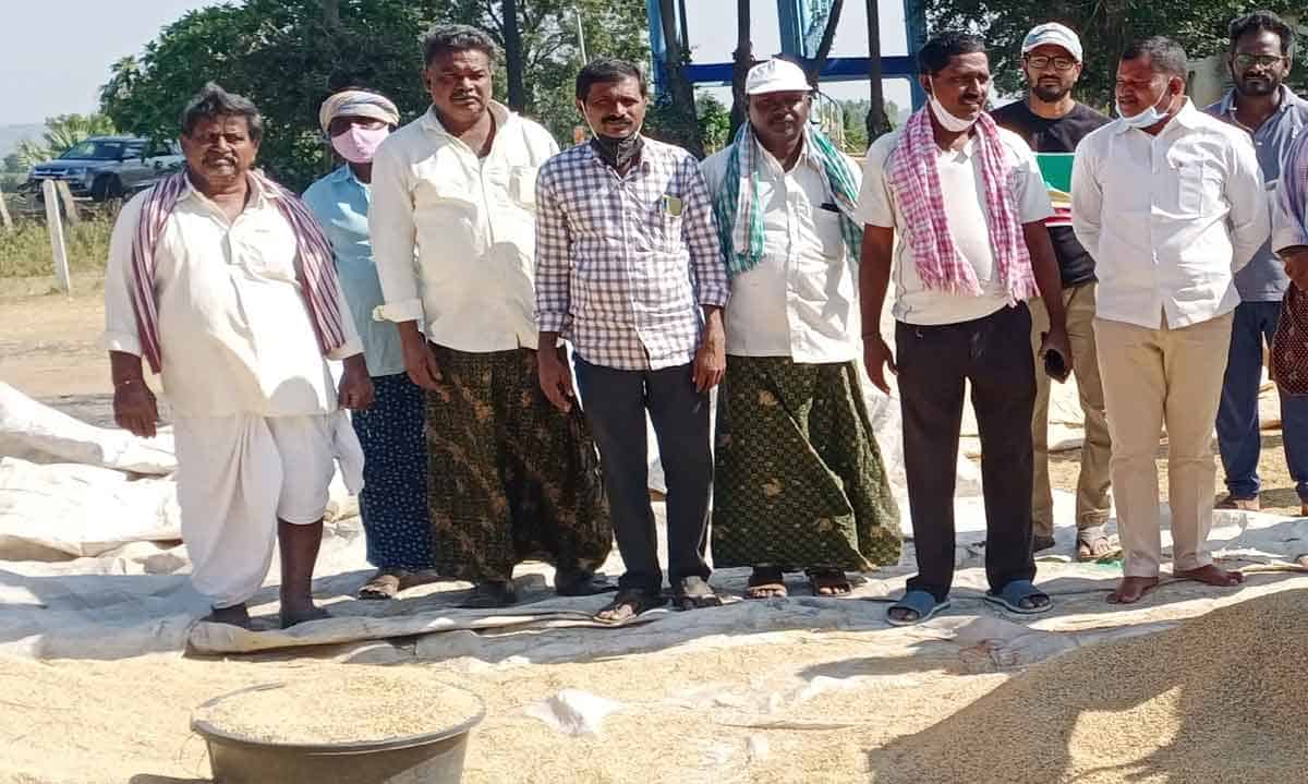 బీజేపీ రైతులను మోసం చేస్తోంది..
