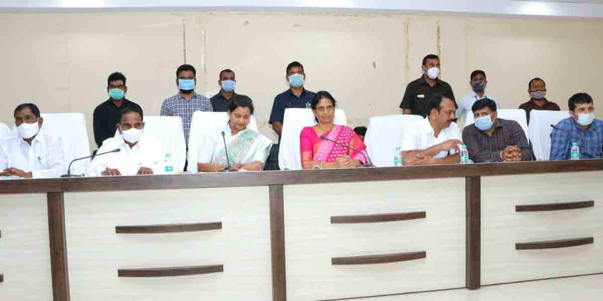 వంద శాతం వాక్సినేషన్ జరిగేలా స్థానిక సంస్థల ప్రతినిధులు చొరవ చూపాలి : మంత్రి సబిత