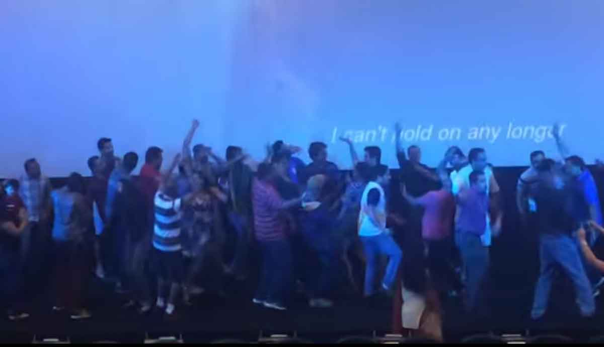 సైర‌ట్ ‘జింగాట్’ సాంగ్‌కు ద‌ద్ద‌రిల్లిపోయిన యూఎస్ థియేట‌ర్‌.. వైర‌ల్ వీడియో