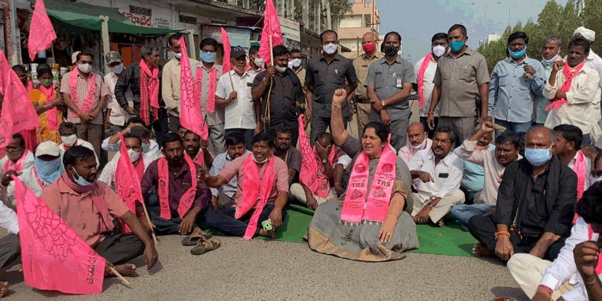 కేంద్రం దిగొచ్చే వరకు ఆందోళనలు కొనసాగిస్తాం : మంత్రి సత్యవతి