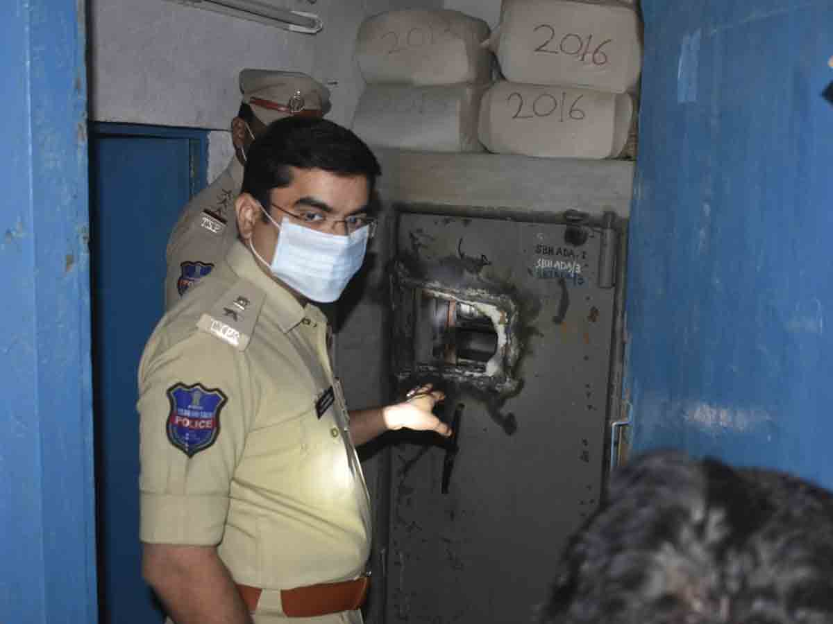 Kumrambhim Asifabad | అడా ఎస్‌బీఐ బ్యాంక్‌లో భారీ చోరీ