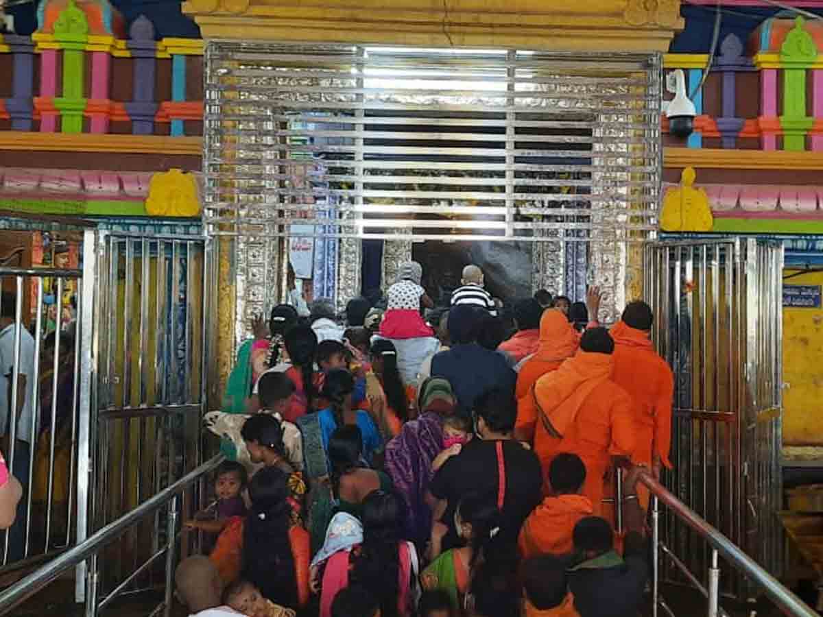 Mallanna temple | మల్లన్న క్షేత్రంలో భక్తుల రద్దీ