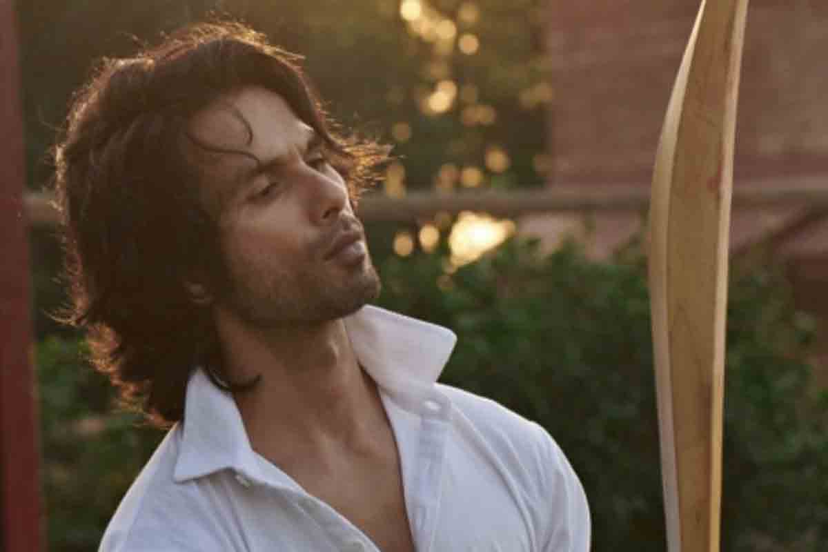 కావాలంటే 10 కోట్లు వెనక్కి తీసుకోండి.. కానీ ఓటీటీ రిలీజ్ వద్దంటున్న హీరో..