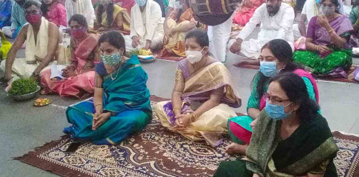 Yadadri | యాదాద్రీశుడి సేవలో స్పెషల్ చీఫ్ సెక్రటరీ శాంత కూమారి