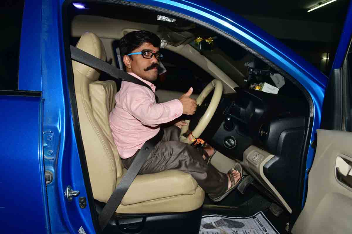 అత‌ని ఎత్తు మూడు అడుగులే.. కానీ ఆత్మవిశ్వాసం ఆకాశ‌మంత‌..