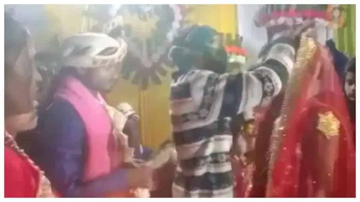 Viral Video :పెళ్లిమండ‌పంలో పెళ్లికూతురు ల‌వ‌ర్ ర‌చ్చ.. పెళ్లికొడుకు ముందే వ‌ధువు నుదుటి మీద ఏం చేశాడంటే?