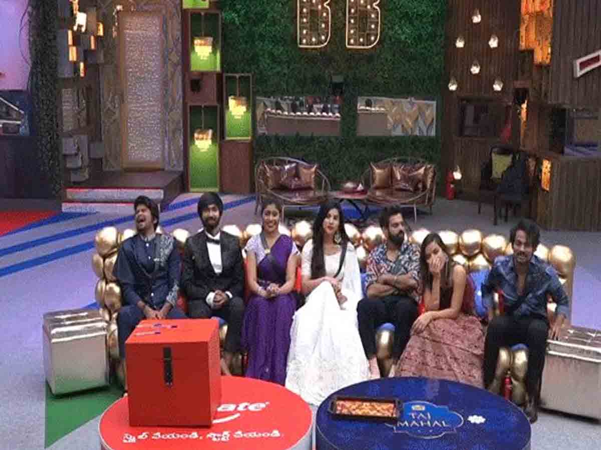 Siri: ఫ్రెండ్ షిప్ హ‌గ్ అంటూ నాగార్జున ముందే హ‌గ్ చేసుకున్న సిరి, ష‌ణ్ముఖ్‌