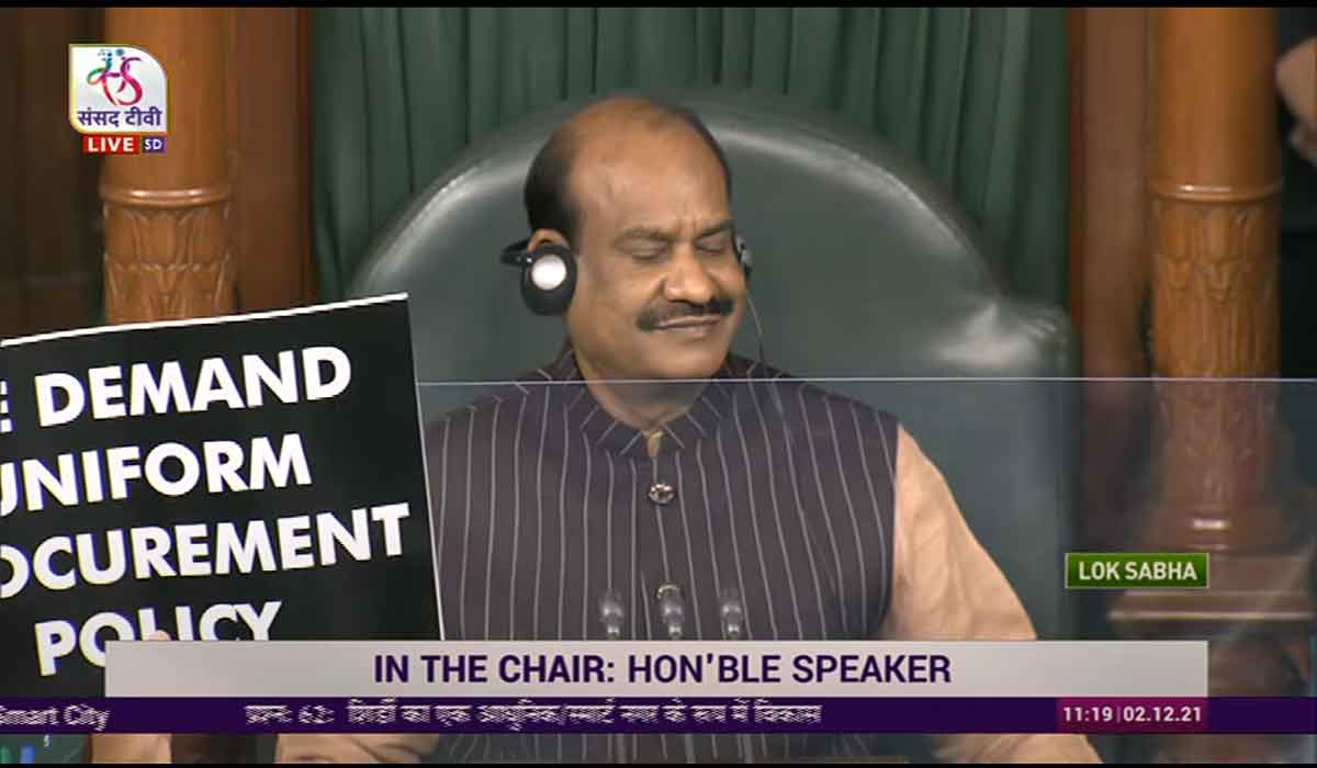 నాలుగో రోజూ స్పీక‌ర్ పోడియం వ‌ద్ద టీఆర్ఎస్ ఎంపీల నిర‌స‌న‌..