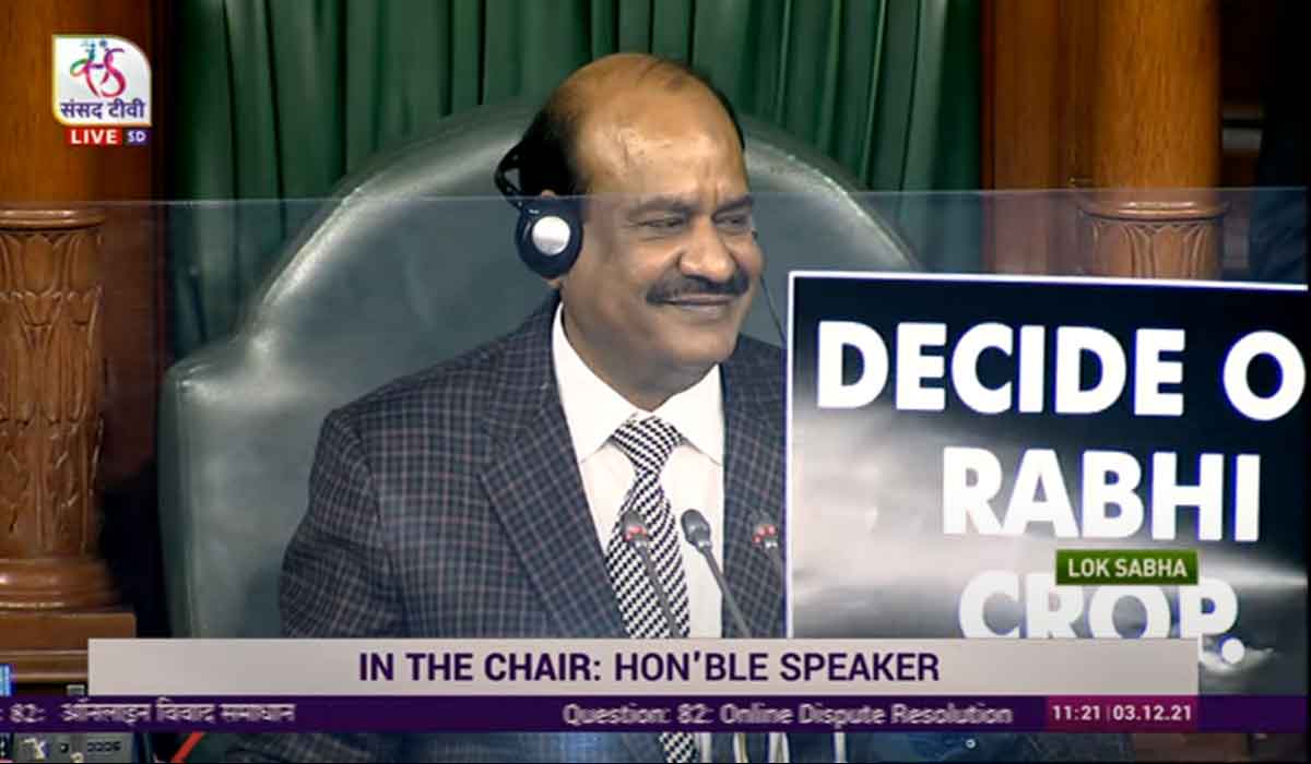 లోక్‌స‌భ‌లో కొన‌సాగుతున్న టీఆర్ఎస్ ఎంపీల ఆందోళ‌న‌