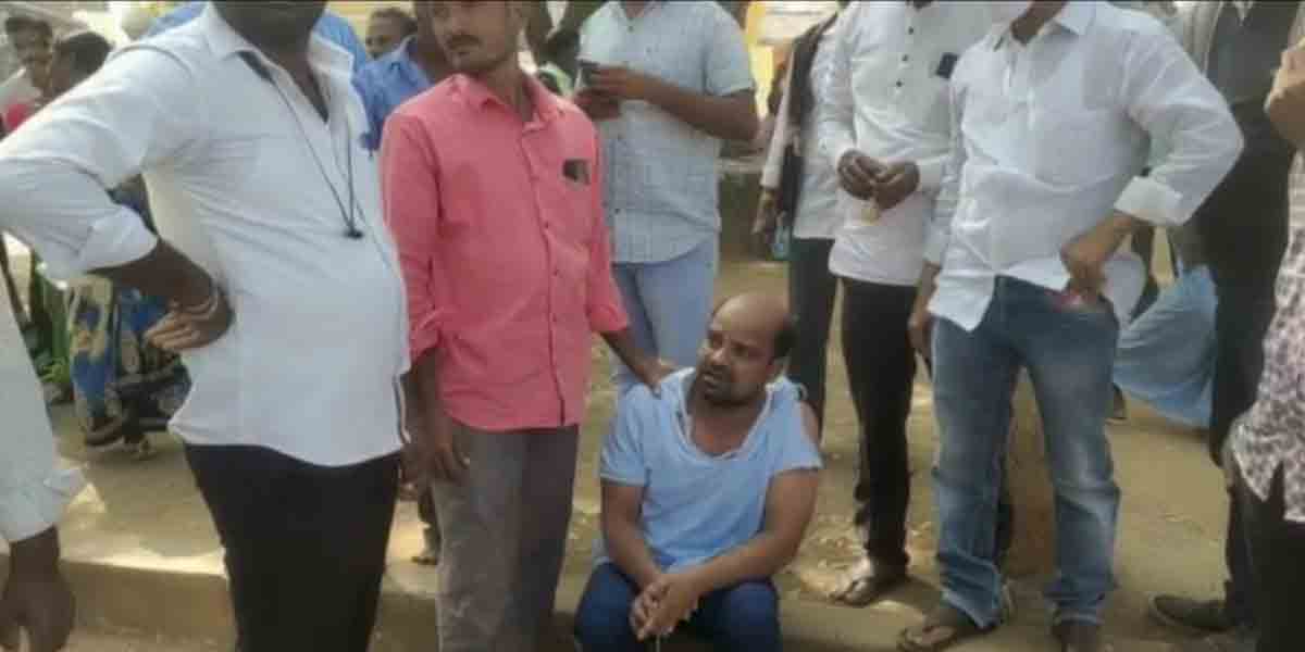 ట్రైనీ నర్సుతో అసభ్యకరంగా ప్రవర్తించిన సూపరింటెండెంట్‌కు దేహశుద్ధి