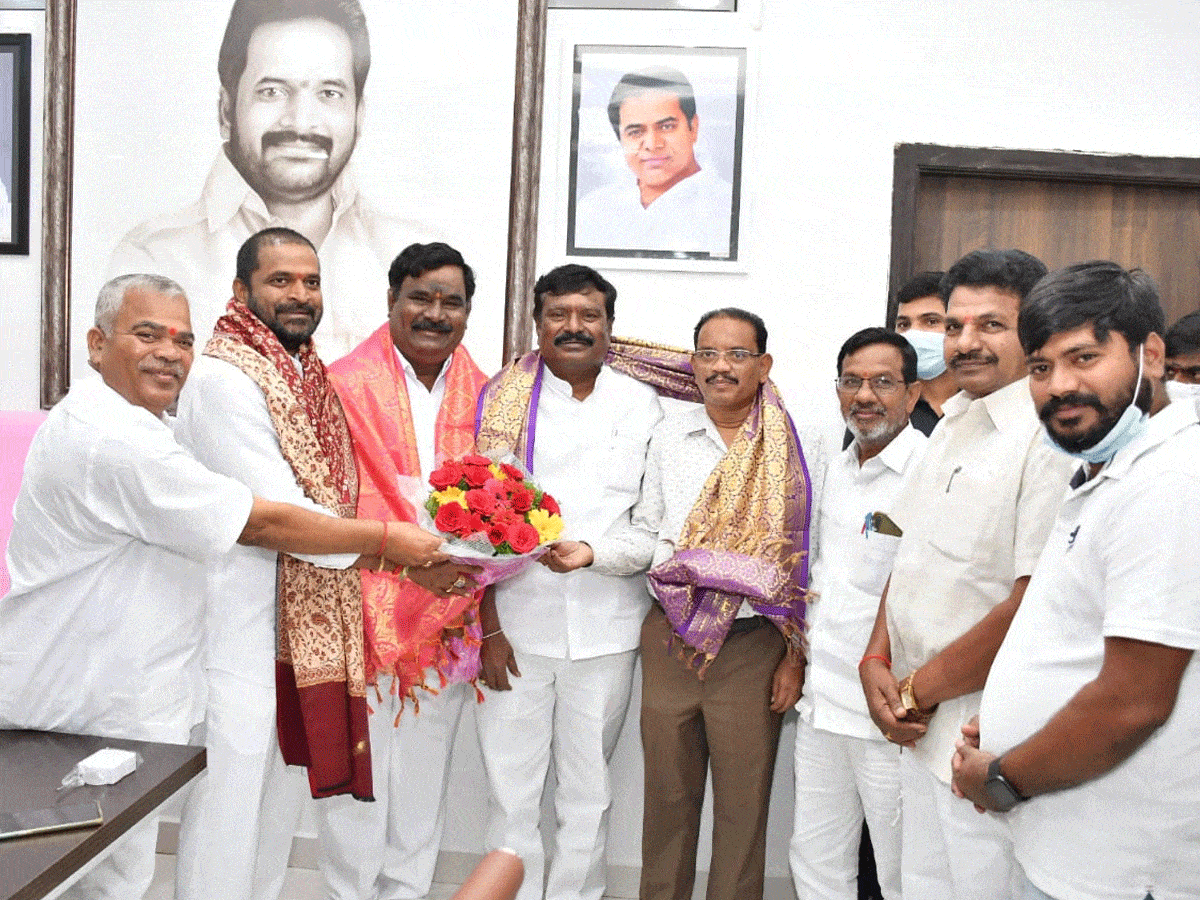 మంత్రి శ్రీనివాస్ గౌడ్‌ను కలిసిన తెలంగాణ ఎలక్ట్రిసిటీ సంస్థ 1104 యూనియన్ నాయకులు