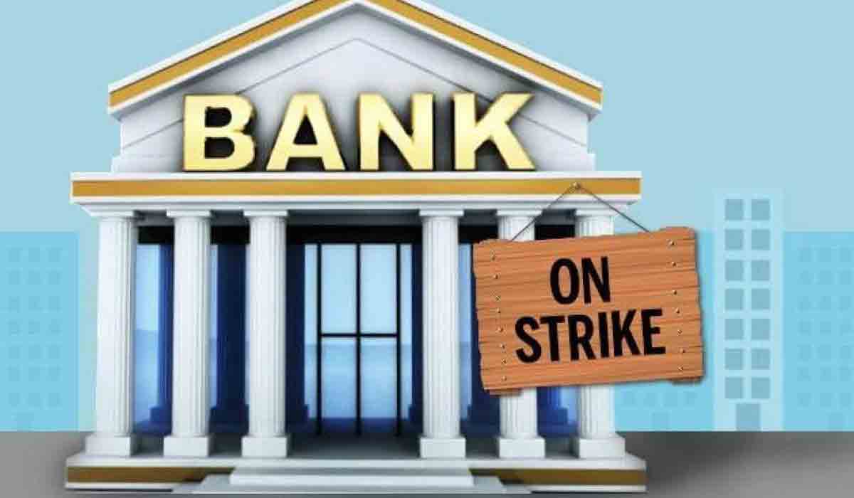 Strike | కొనసాగుతున్న బ్యాంకు ఉద్యోగుల సమ్మె
