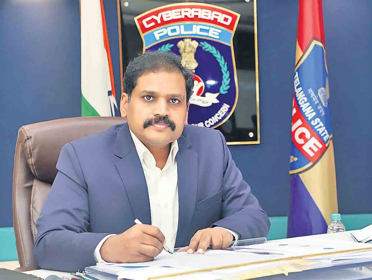 ఐదే నిమిషాల్లో చేరుకుంటున్నాం