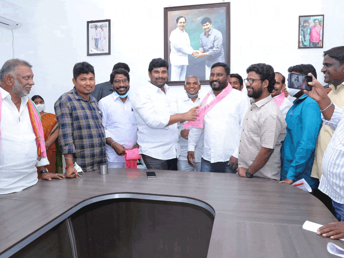 Additions to TRS | కాంగ్రెస్‌, బీజేపీ నుంచి టీఆర్‌ఎస్‌లో చేరికలు