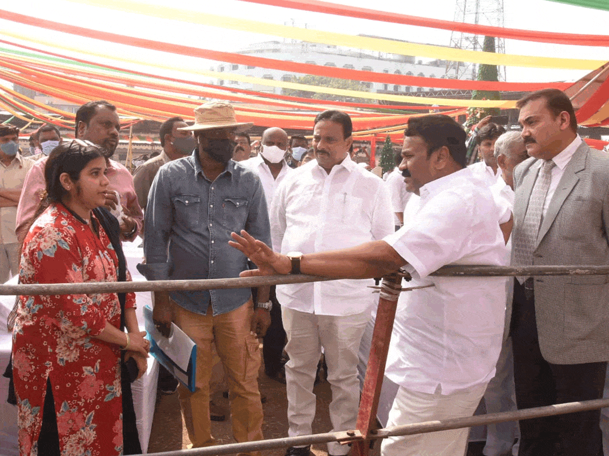 క్రిస్మస్ ఏర్పాట్లను పక్కాగా చేపట్టాలి : మంత్రి తలసాని