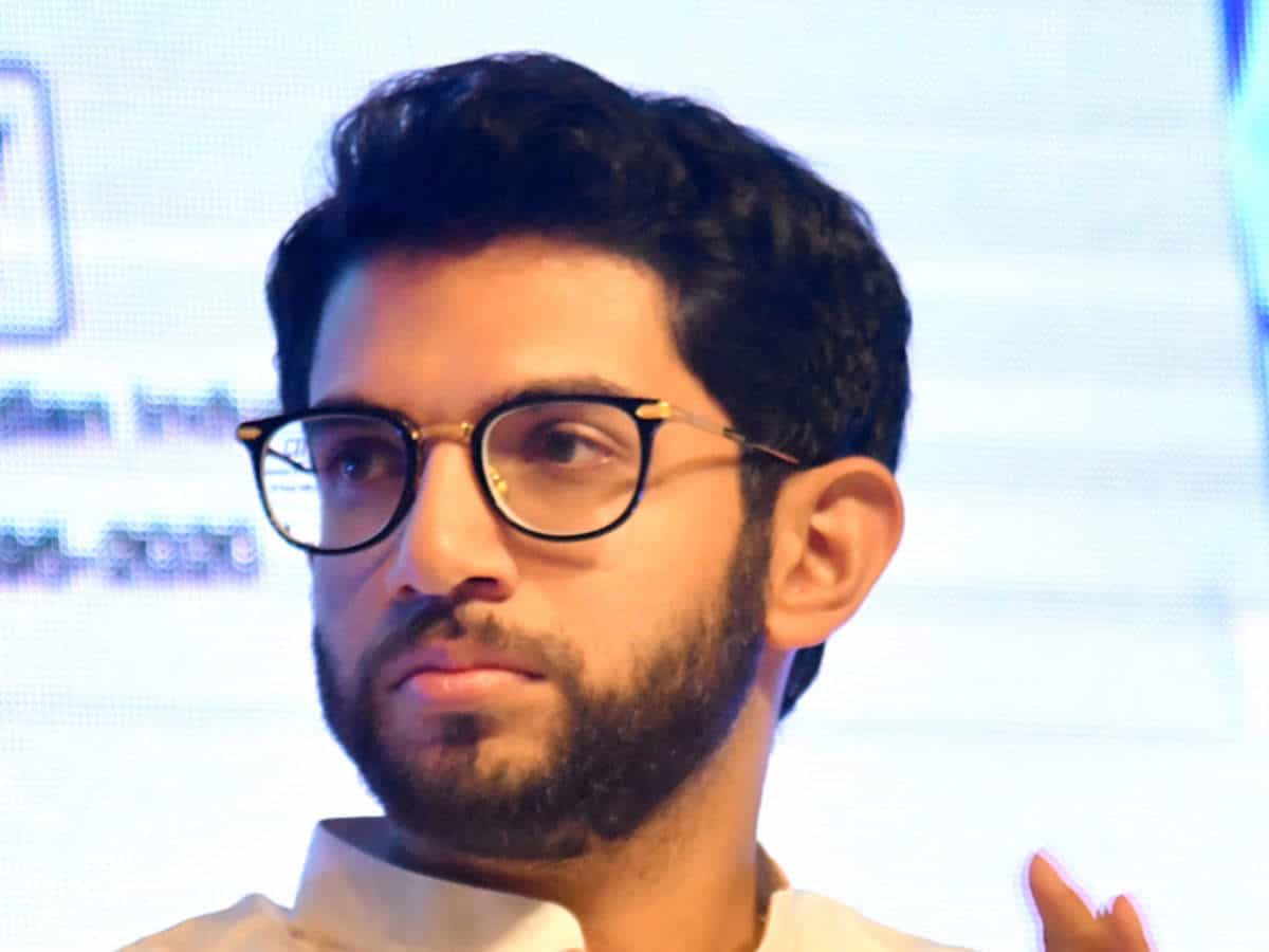 రోజుకు 2000కు పైగా క‌రోనా కేసుల న‌మోదు : ఆదిత్య ఠాక్రే