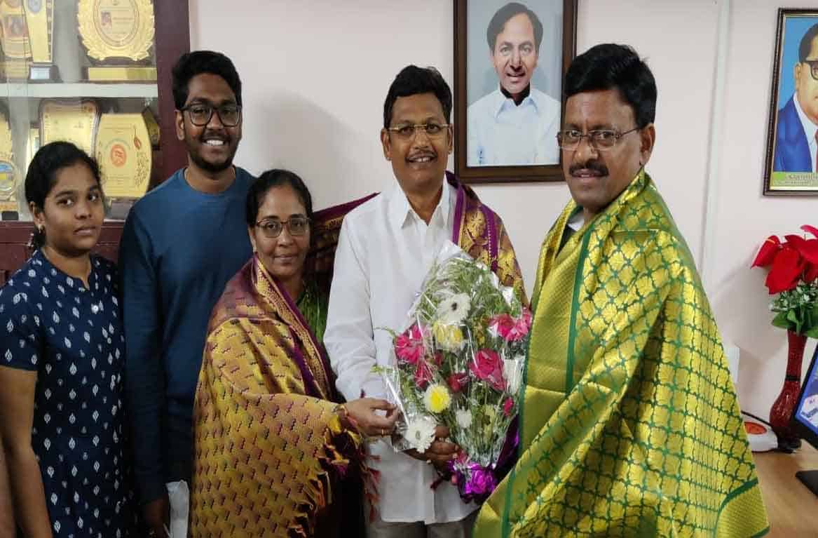 ZP chairman | జడ్పీ చైర్మన్ లింగాల కమల్ రాజ్‌ను కలిసిన ఎంఎల్‌సీ మధు..