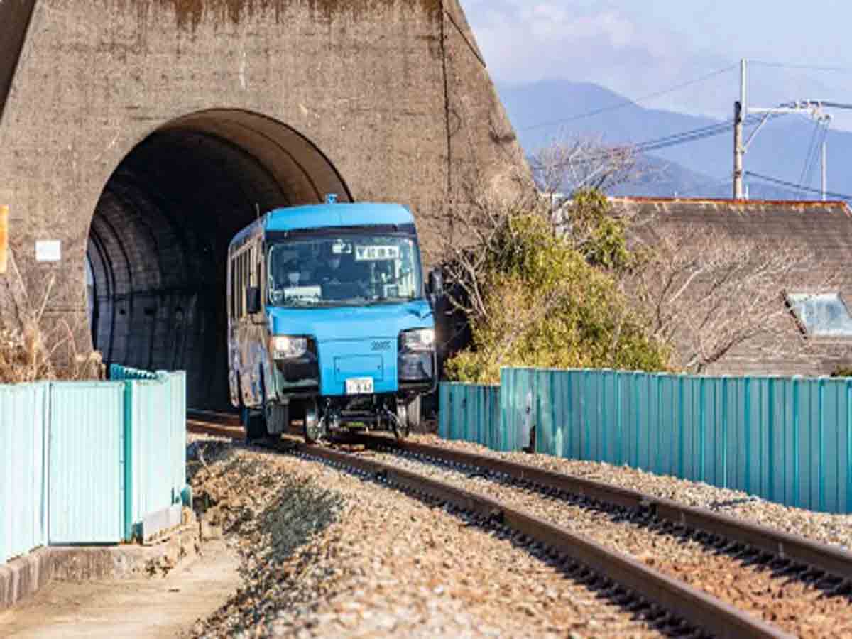 రైలంటే రైలూ కాదు.. బస్సంటే బస్సూ కాదు