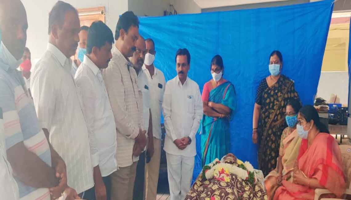 TRS | వెంకటనర్సమ్మ మృతి పార్టీకి తీరనిలోటు : ఎమ్మెల్యే రామావత్ రవీంద్రకుమార్..