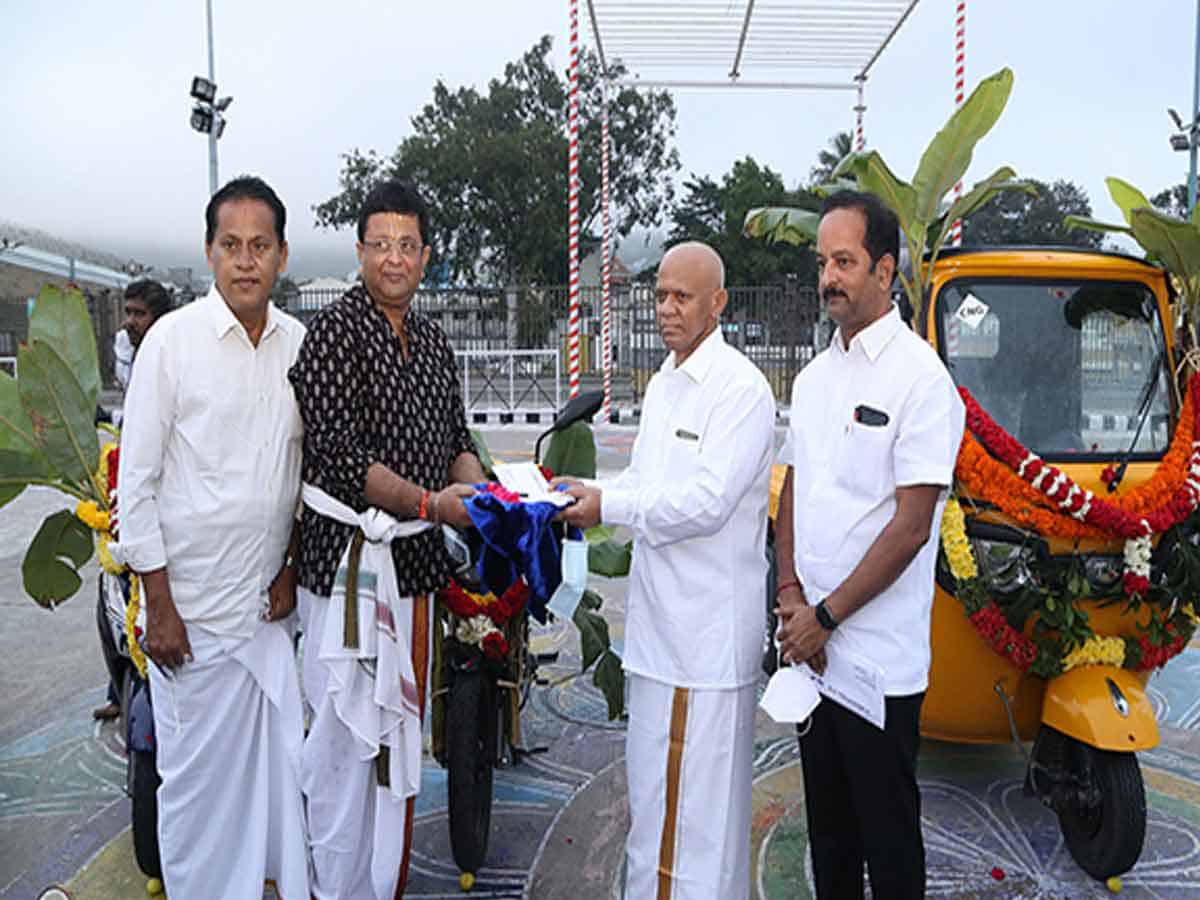 TVS MOTORS | టీటీడీకి వాహనాలను విరాళంగా అందించిన టీవీఎస్ మోటార్స్..