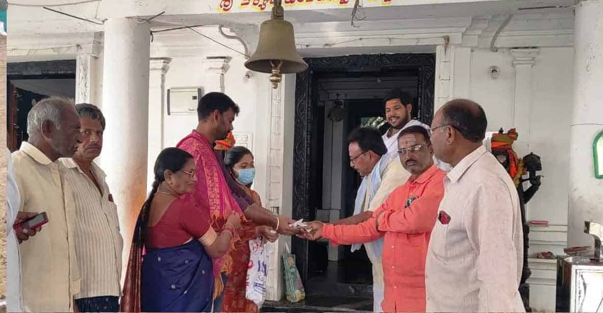 శ్రీహరిహర దేవాలయానికి లక్షరూపాయలు విరాళం..