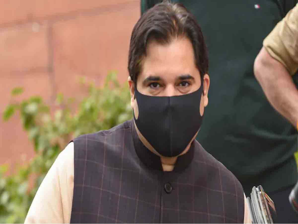 Varun Gandhi  :  “ రాత్రి  క‌ర్ఫ్యూ..ప‌ట్ట‌ప‌గ‌లు ర్యాలీలు”