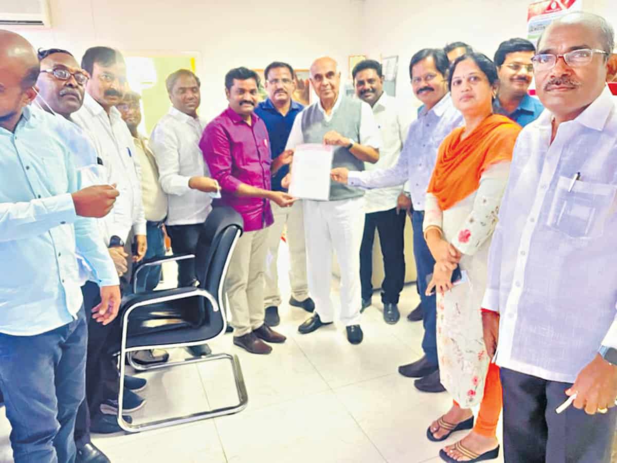 PRC must in power coms | విద్యుత్తు సంస్థల్లో పీఆర్సీ వేయాలి