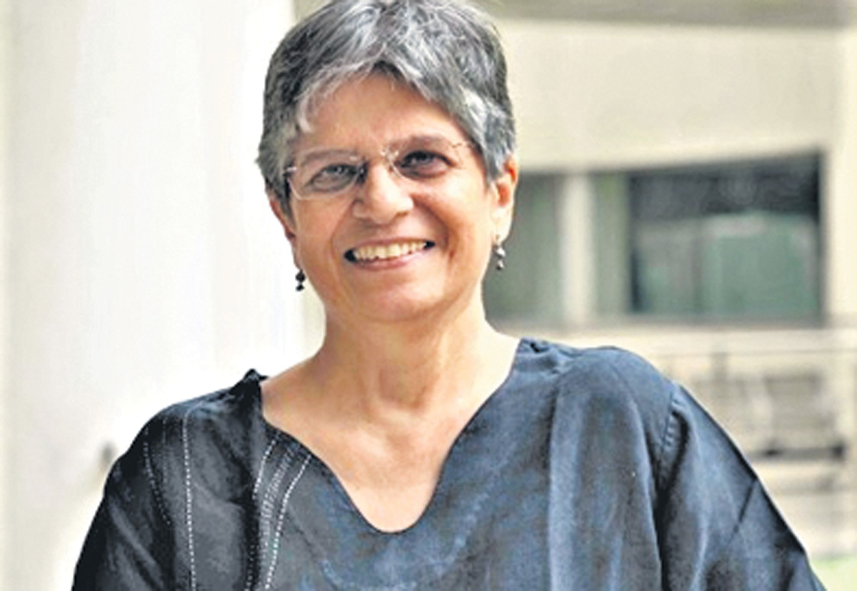 ముందు అందరికీ టీకాలు!