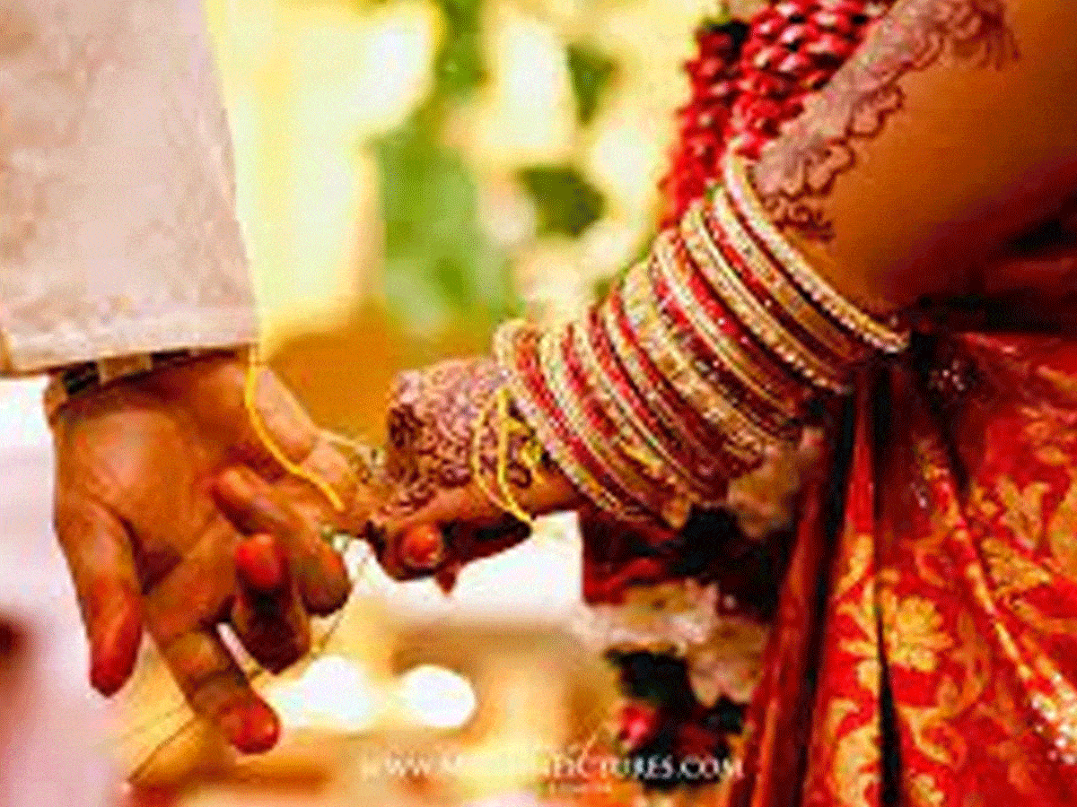 Crime News | పెళ్లిరోజే దంపతులను అరెస్టు చేసిన పోలీసులు.. ఎందుకంటే?