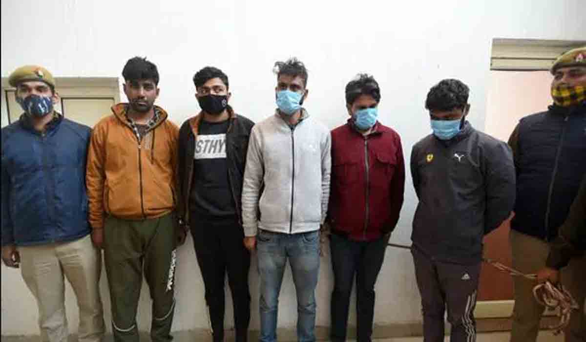 Hitech copying | ఉద్యోగ ప‌రీక్ష‌ల్లో హైటెక్ కాపీయింగ్.. వంద‌ల మందిని పాస్ చేయించిన ముఠా