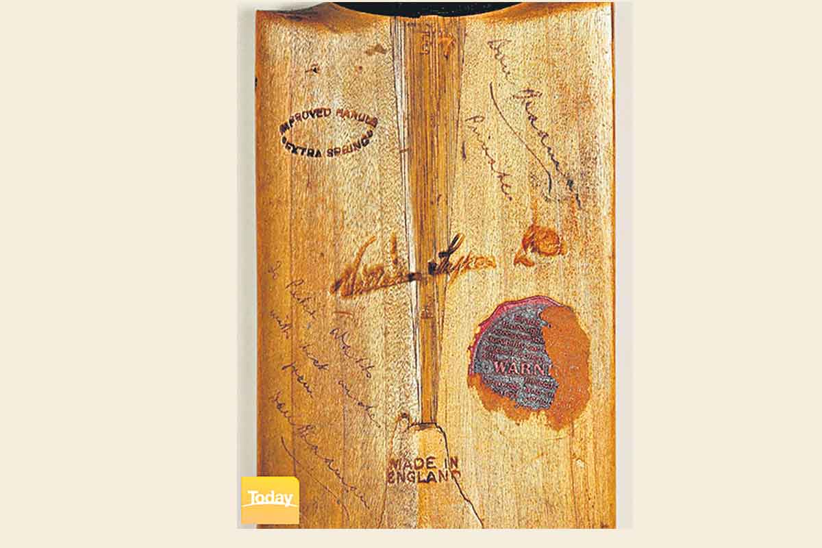 వేలానికి డాన్‌ బ్యాట్‌