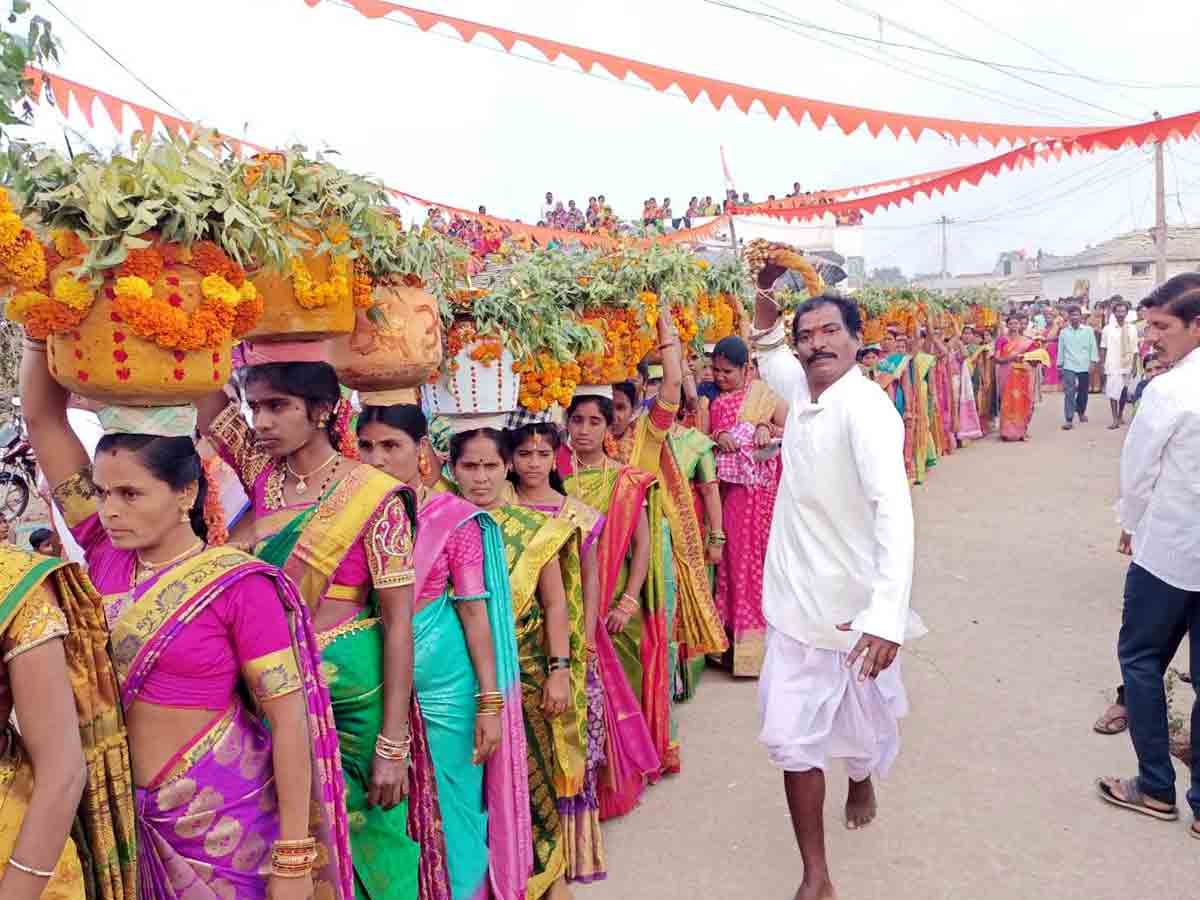 Bonalu : గోపాల్‌పూర్‌లో ఘనంగా బోనాలు..