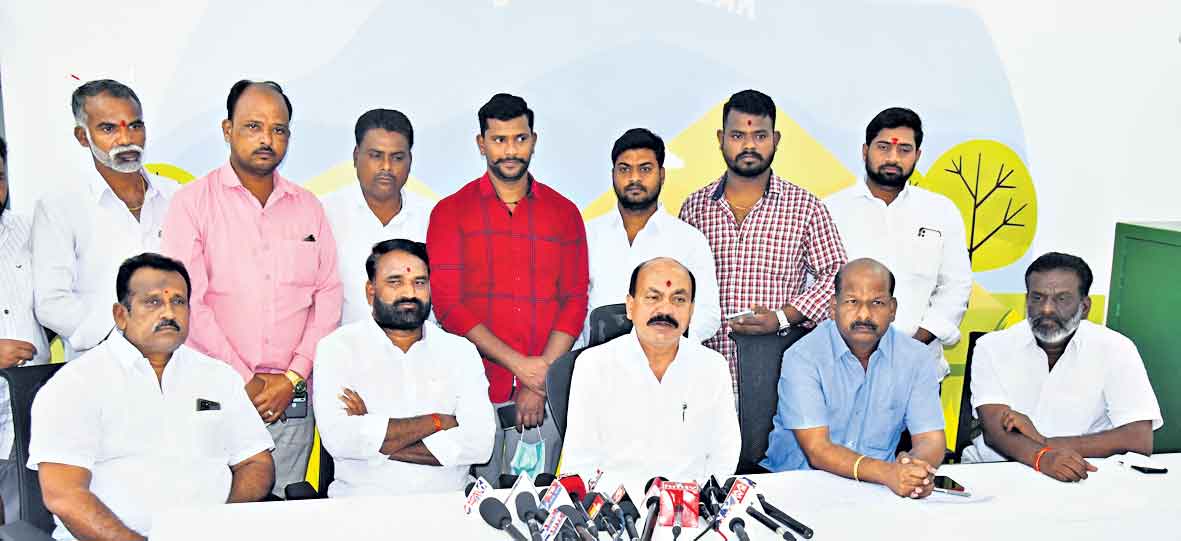 ఎరువుల ధరలు తగ్గించాలి