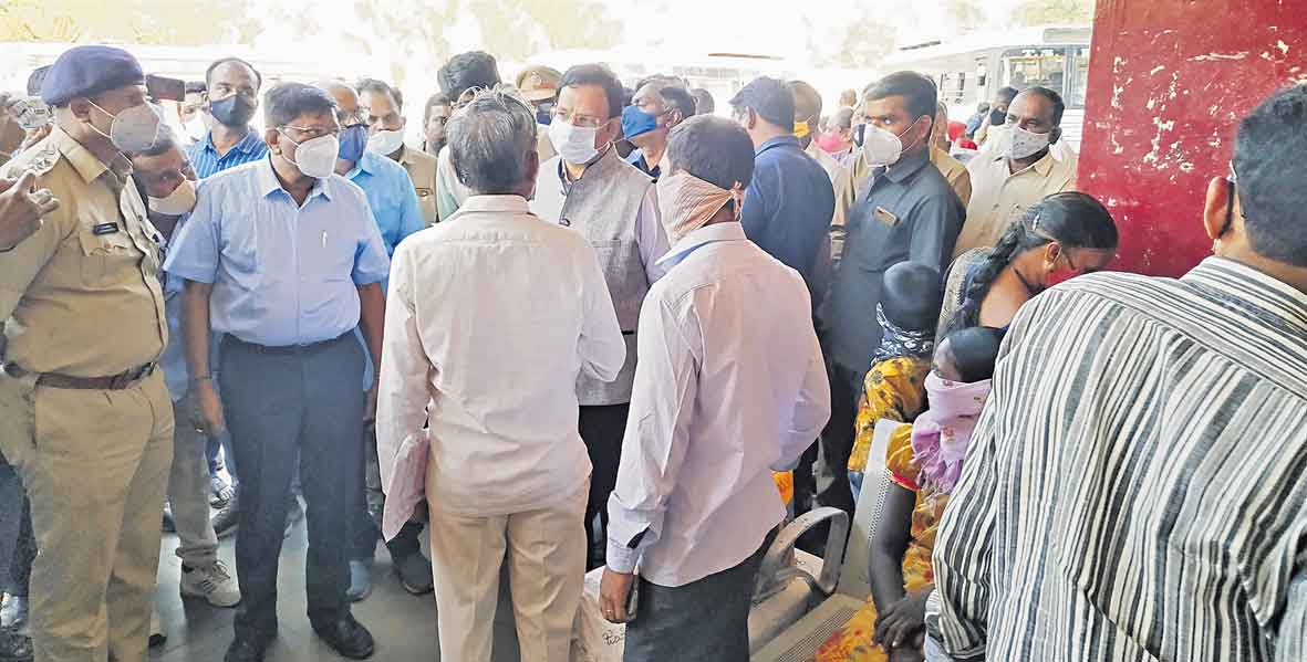 మరిన్ని బస్సులు నడుపుతాం