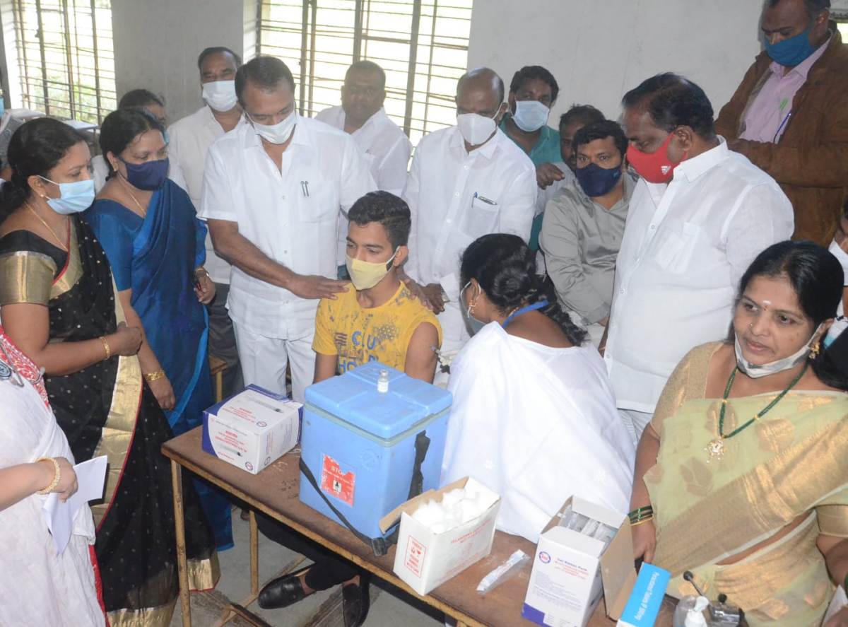 Vaccines for Childrens | పిల్ల‌ల‌కు వ్యాక్సిన్‌ వేయించే బాధ్యత లెక్చరర్లు తల్లిదండ్రులదే : ఎమ్మెల్యే దేవిరెడ్డి సుధీర్‌రెడ్డి