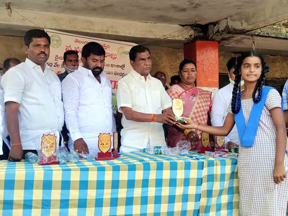 Shadnagar : రైతుల మోహల్లో సంతోషం.. ఎమ్మెల్యే అంజయ్యయాదవ్‌
