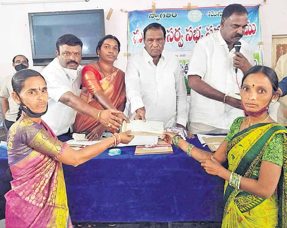 డిమాండ్‌ ఉన్న పంటలు పండించాలి