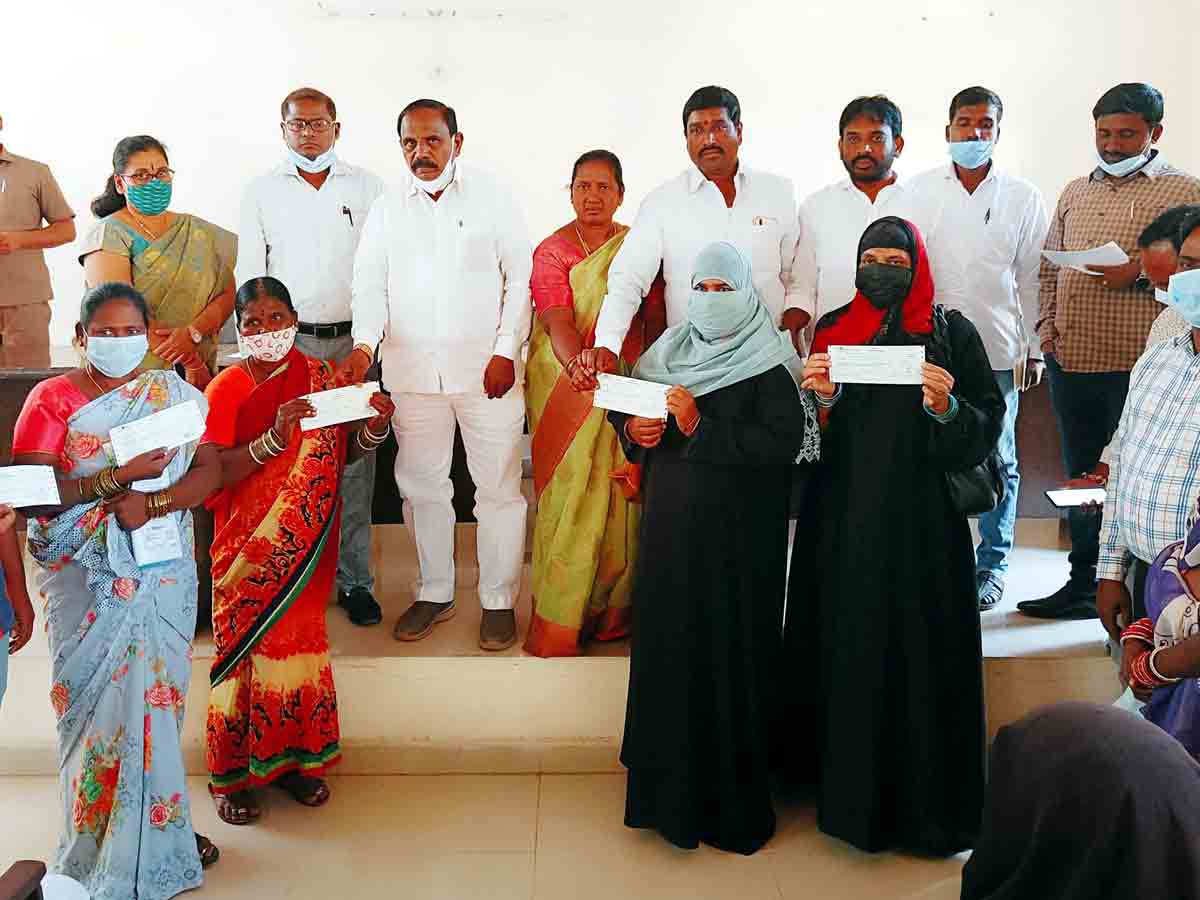 Kalyana Lakshmi scheme : ఆడ పిల్లల కుటుంబానికి అండగా రాష్ట్ర ప్రభుత్వం.. ఎమ్మెల్యే కాలె యాదయ్య