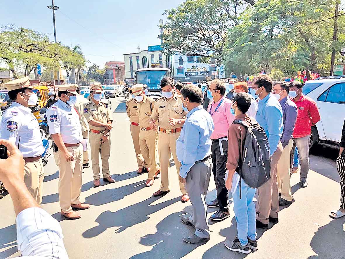 ప్రయాణికుల తిప్పలు తప్పిస్తాం