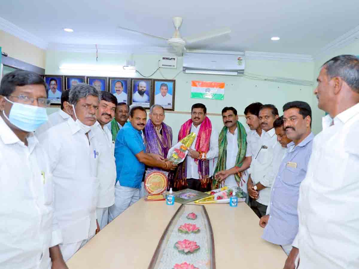 Ibrahimpatnam : ఉప్పరిగూడ సహకార సంఘం సేవలు అభినందనీయం..