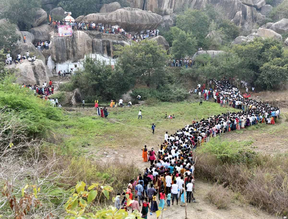 కొండంత జనం