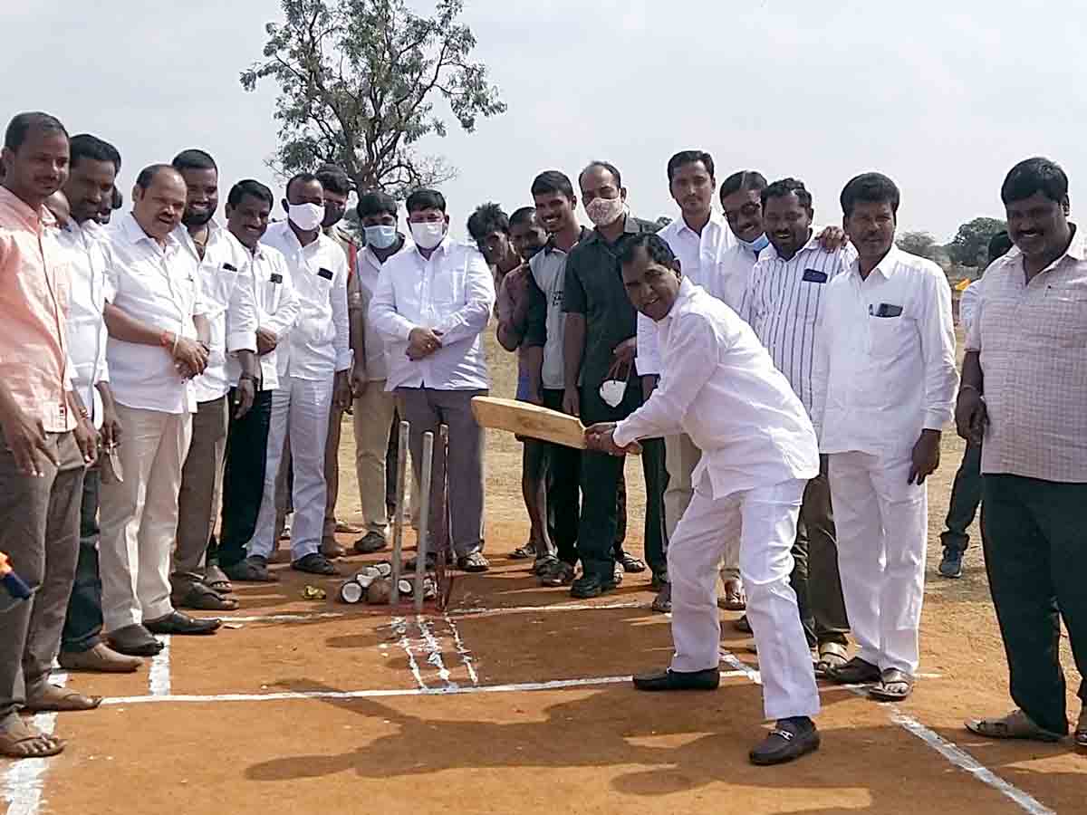 Sports : గ్రామీణ యువత క్రీడల్లో రాణించాలి..