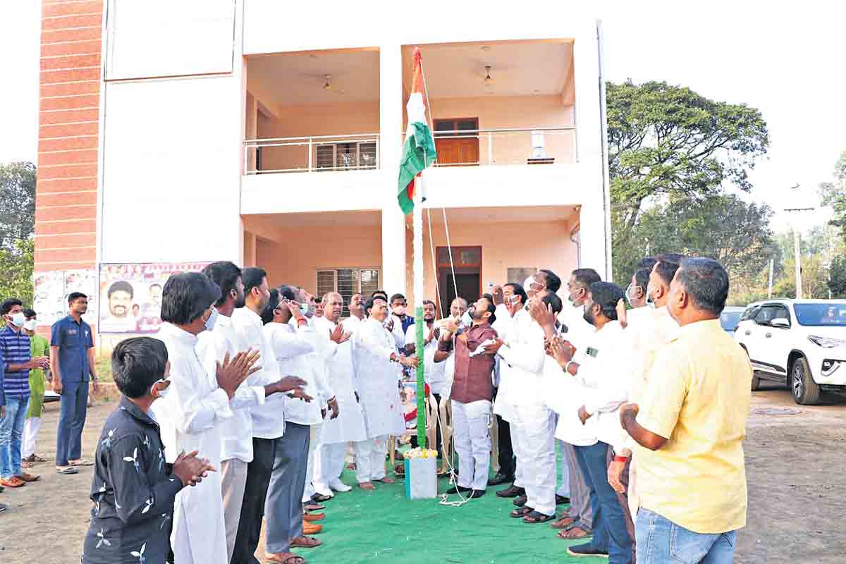 మువ్వన్నెల రెపరెపలు