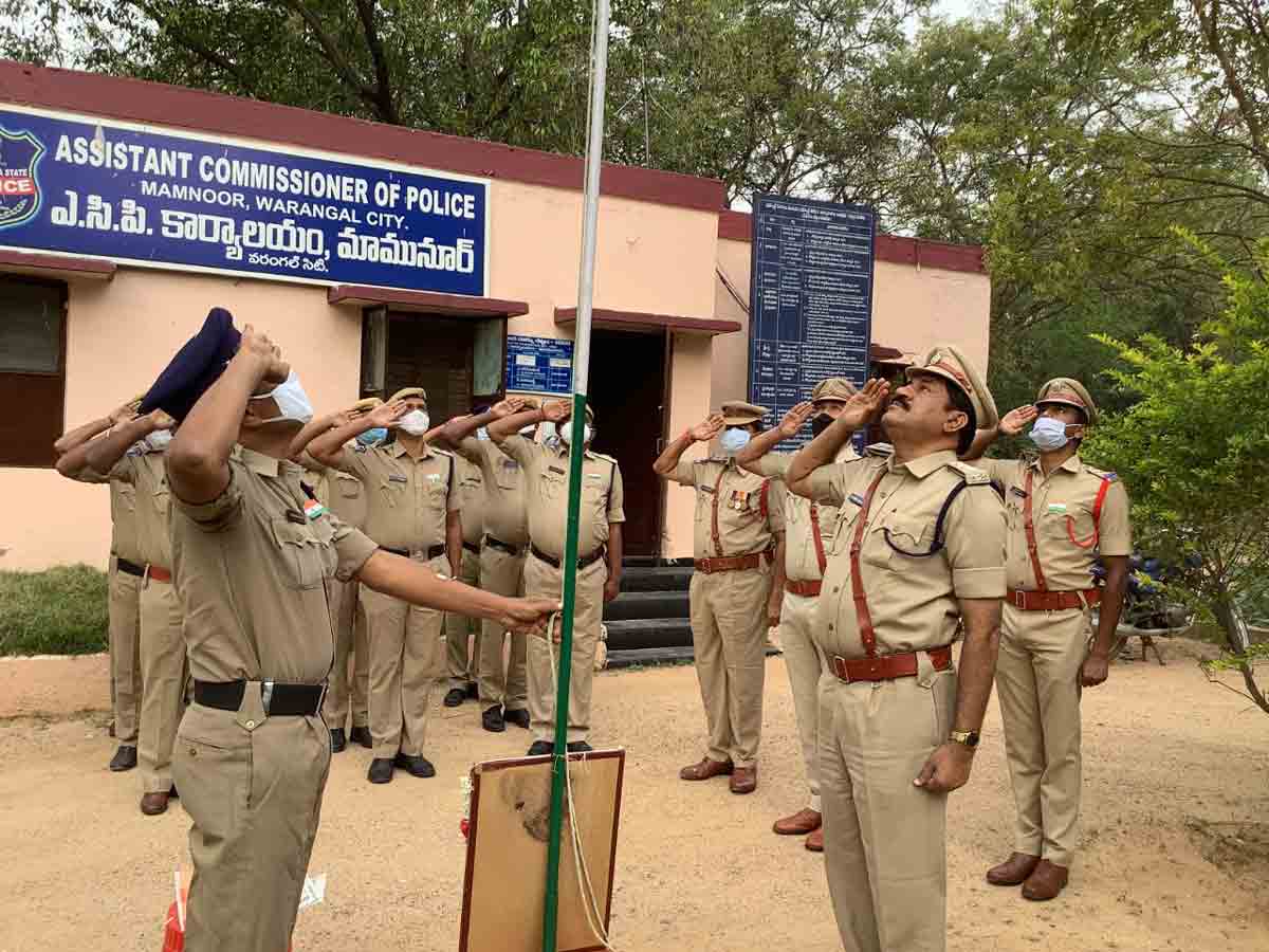 మువ్వన్నెల జెండా రెపరెపలు