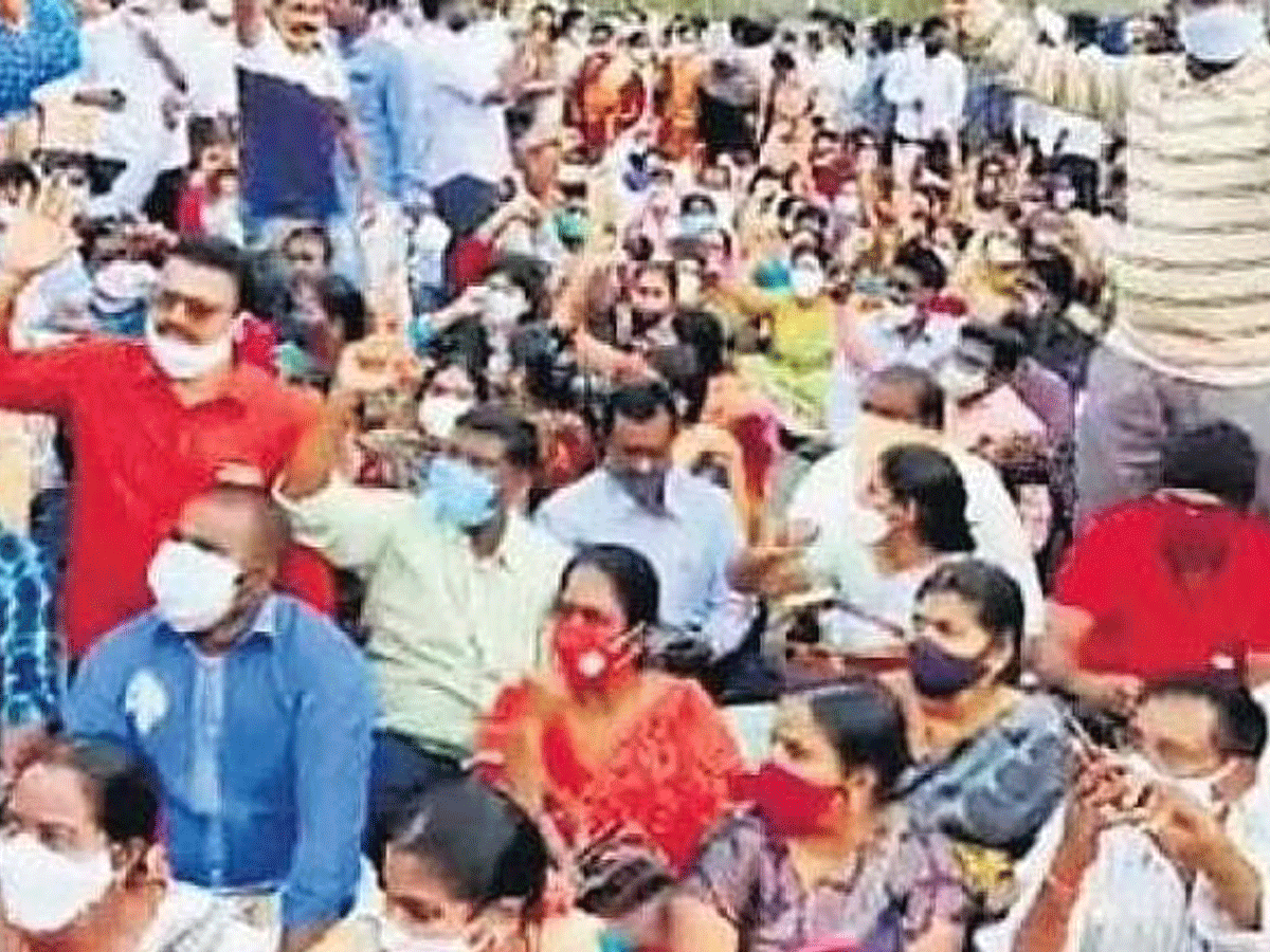 పీఆర్సీ సాధన సమితి ఆధ్వర్యంలో కొనసాగుతున్న ఆందోళనలు..