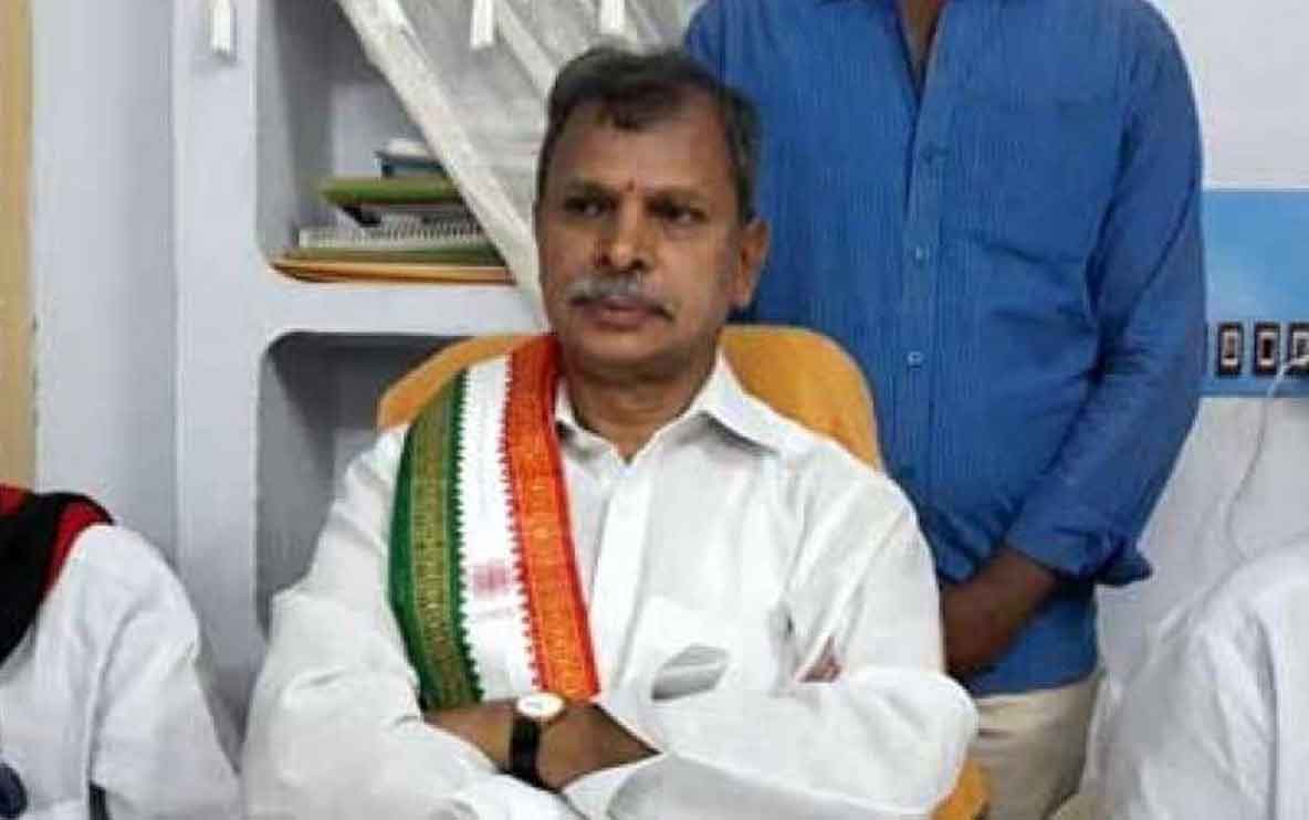 ఓటీఎస్ పేరిట పేదలను దోపిడి చేస్తున్న వైసీపీ ప్రభుత్వం : తులసిరెడ్డి