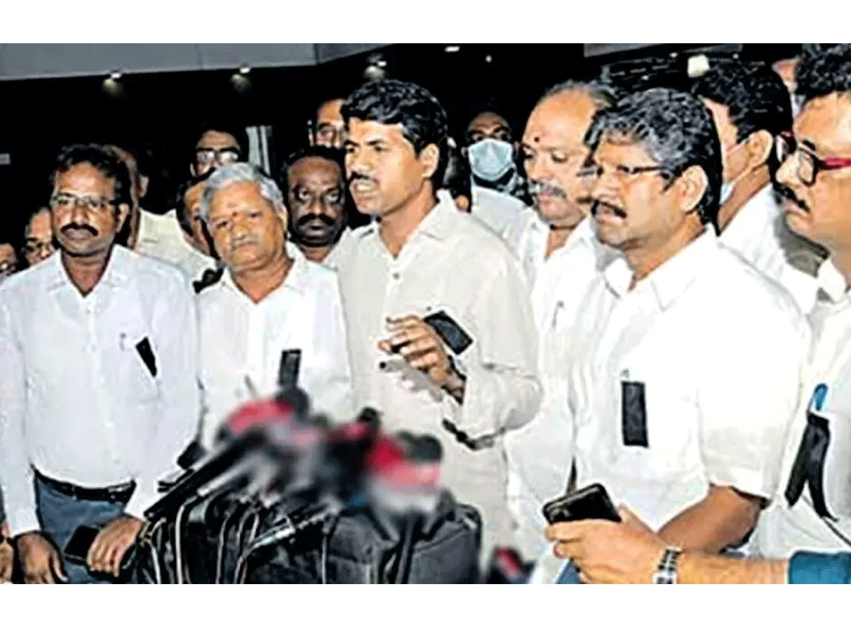 ప్రభుత్వానికి కనువిప్పు కలిగేలా చలో విజయవాడ : పీఆర్సీ సాధన సమితి నేతలు